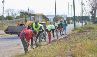 EL MUNICIPIO REDOBLA LA LIMPIEZA EN ARTERIAS ASFALTADAS