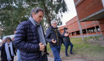 GUSTAVO BARRERA Y EL MINISTRO GABRIEL KATOPODIS RECORRlERONOBRAS EN LA CIUDAD