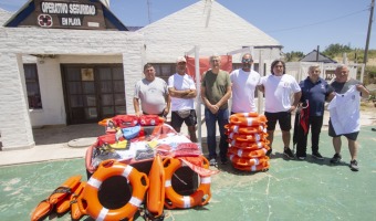 OPERATIVO DE SEGURIDAD EN PLAYAS: 200 GUARDAVIDAS RECIBIERON MATERIAL DE TRABAJO
