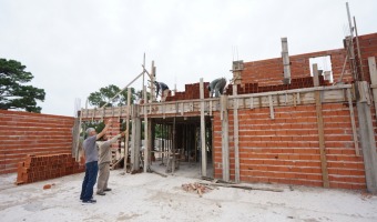 BARRERA RECORRI LAS OBRAS DE LA SECUNDARIA N5, EL CENTRO COMUNITARIO NORTE Y LAS CONEXIONES DE CLOACAS