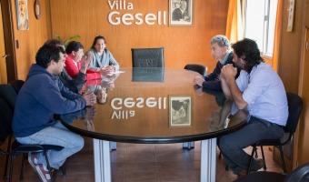 Barrera se reunió con Artesanos de Villa Gesell