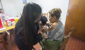 JORNADA DE VACUNACIN EN CASA DE LOS ABUELOS