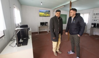 REUNIN ENTRE EL SECRETARIO Y EL DIRECTOR REGIONAL DEL MINISTERIO DE DESARROLLO DE LA COMUNIDAD