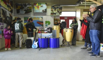 MS HERRAMIENTAS PARA CREAR: LA SECUNDARIA N4 RECIBI INSTRUMENTOS MUSICALES