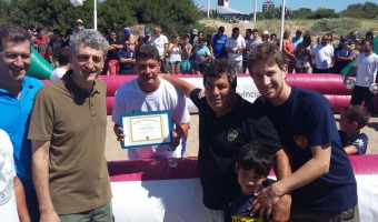 Battaglia dio ctedra en la playa deportiva