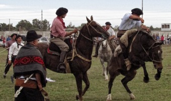 Pas una nueva fiesta Por las Huellas de Fierro y Vega