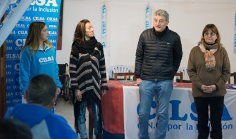 SE ENTREGARON SILLAS DE RUEDAS EN LA CASA DE LOS ABUELOS