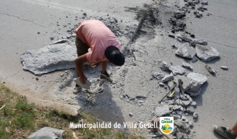 DURANTE EL FIN DE SEMANA EL MUNICIPIO CONTINA REPARANDO LAS CALLES