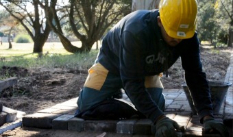 CONTINA LA CONSTRUCCIN DE VEREDAS