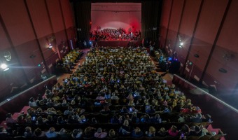 El Intendente inaugur el teatro Municipal junto a la orquesta y una multitud que colm la gran sala