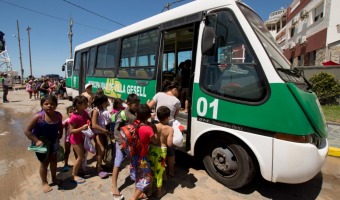 CERCA DE 500 NIOS Y NIAS DISFRUTAN DE LA PLAYA CON EL PROGRAMA ESCUELAS DE VERANO