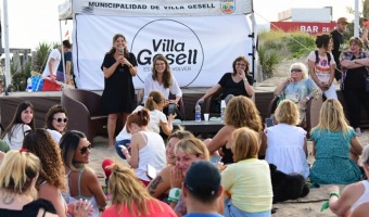 LA ESCRITORA ARACELI BELLOTA PRESENT SU LTIMO LIBRO FRENTE AL MAR