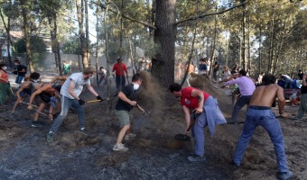 FUERTE RESPUESTA COMUNITARIA FRENTE AL INCENDIO EN EL ACCESO NORTE