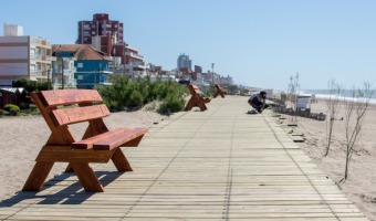 TRABAJAMOS EN EL MANTENIMIENTO DE TODA LA RAMBLA COSTERA