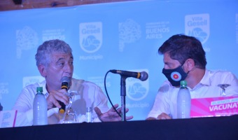 JUNTO A BARRERA, EL GOBERNADOR DIO UNA CONFERENCIA DE PRENSA
