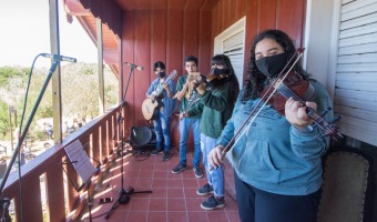 EMO: SE CONVOCA A CHICOS Y CHICAS QUE SEPAN TOCAR UN INSTRUMENTO