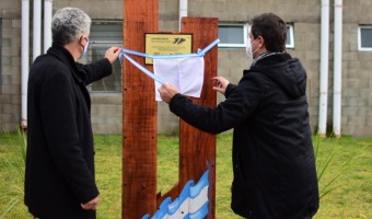 SE DESCUBRI UNA PLACA EN HONOR A MALVINAS EN LA TERMINAL DE MNIBUS