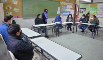 SE FIRM UN CONTRATO PARA CONSTRUIR NUEVAS AULAS EN LA ESCUELA PRIMARIA N 4