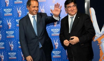 Barrera junto a Scioli en Costa Salguero