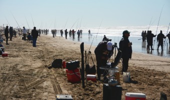 El sol ilumin a los pescadores en la Fiesta Nacional de la Brtola