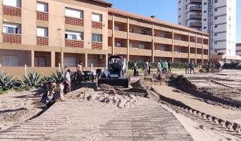 LOS EQUIPOS DE CORRALN INTENSIFICAN LOS TRABAJOS DE LIMPIEZA EN PLAYA