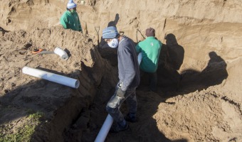 SE CONTINA EXTENDIENDO LA RED CLOACAL EN DISTINTOS BARRIOS