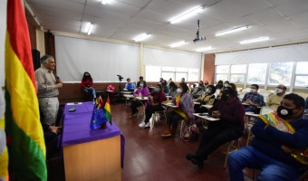 FUNCIONARIOS PARTICIPARON DE UNA JORNADA CON EL EMBAJADOR DEL ESTADO PLURINACIONAL DE BOLIVIA