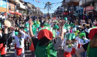 DESFILE DE LAS COLECTIVIDADES: CERCA DE 2000 GESELINOS EN ESCENA