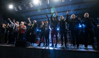 LOS AUTENTICOS DECADENTES FESTEJARON SUS 35 AOS EN GESELL