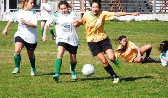 El ftbol femenino del Polideportivo en campaa para el Bi campeonato