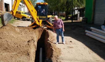 Se trabaja en la colocacin de caos para cloacas en el Barrio Industrial