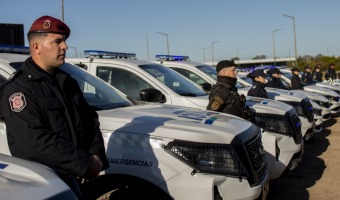 EL MINISTRO DE SEGURIDAD ENTREG 14 VEHCULOS 0KM A LA POLICA
