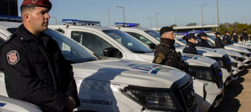 EL MINISTRO DE SEGURIDAD ENTREG VEHCULOS A LA POLICA