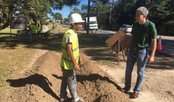 Apostando a la vida sana: se construye sendero en acceso norte para actividades al aire libre