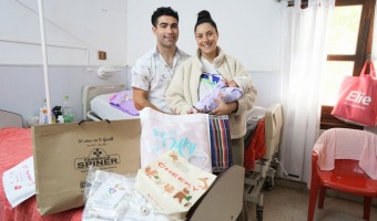 SE ENTREGARON OBSEQUIOS PARA AURORA, LA PRIMERA BEB� DEL 2026